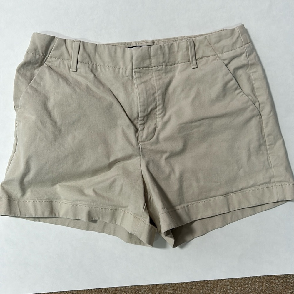 Banana Republic tan shorts 6p